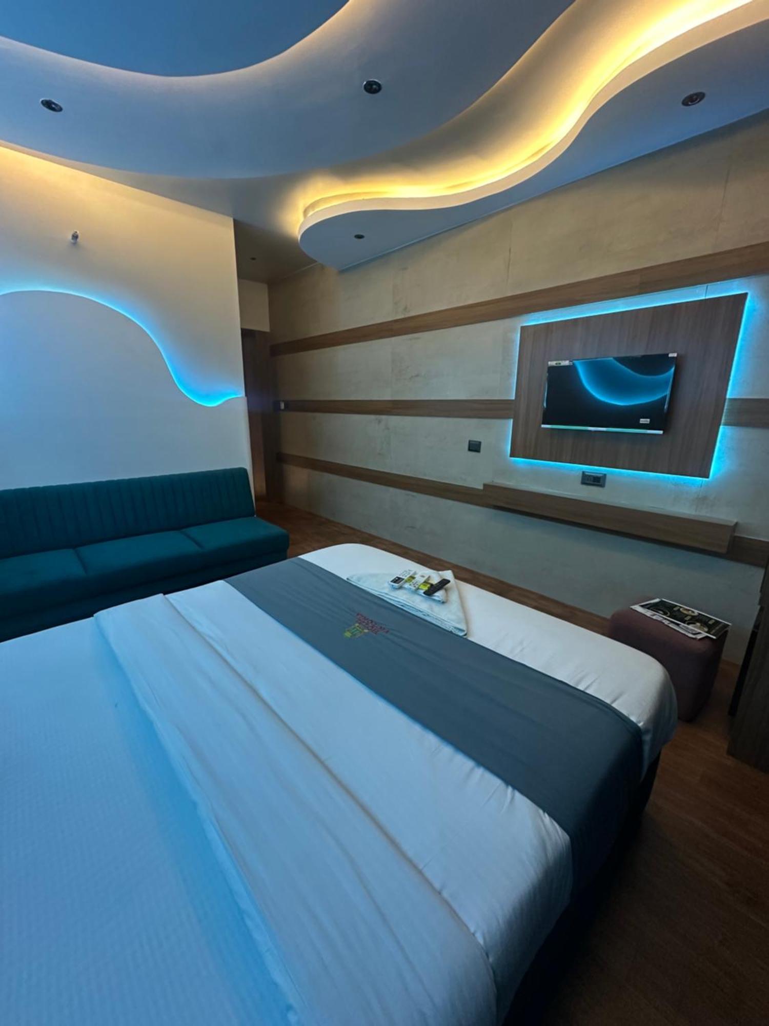 Hotel Victoria Prime Сурат Екстер'єр фото