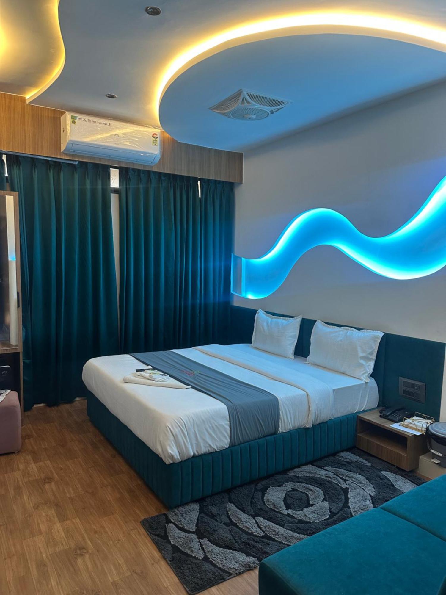 Hotel Victoria Prime Сурат Екстер'єр фото