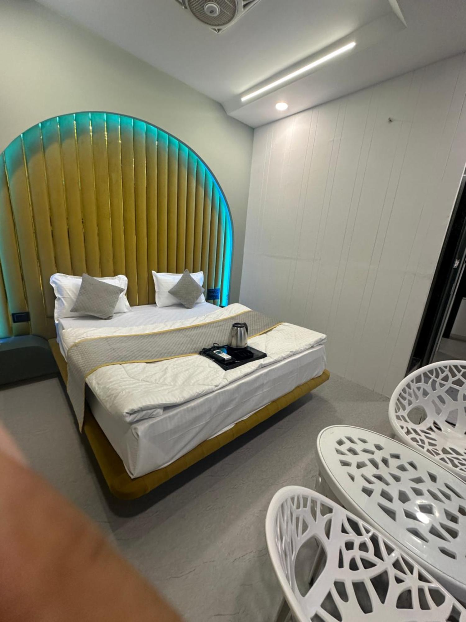 Hotel Victoria Prime Сурат Екстер'єр фото