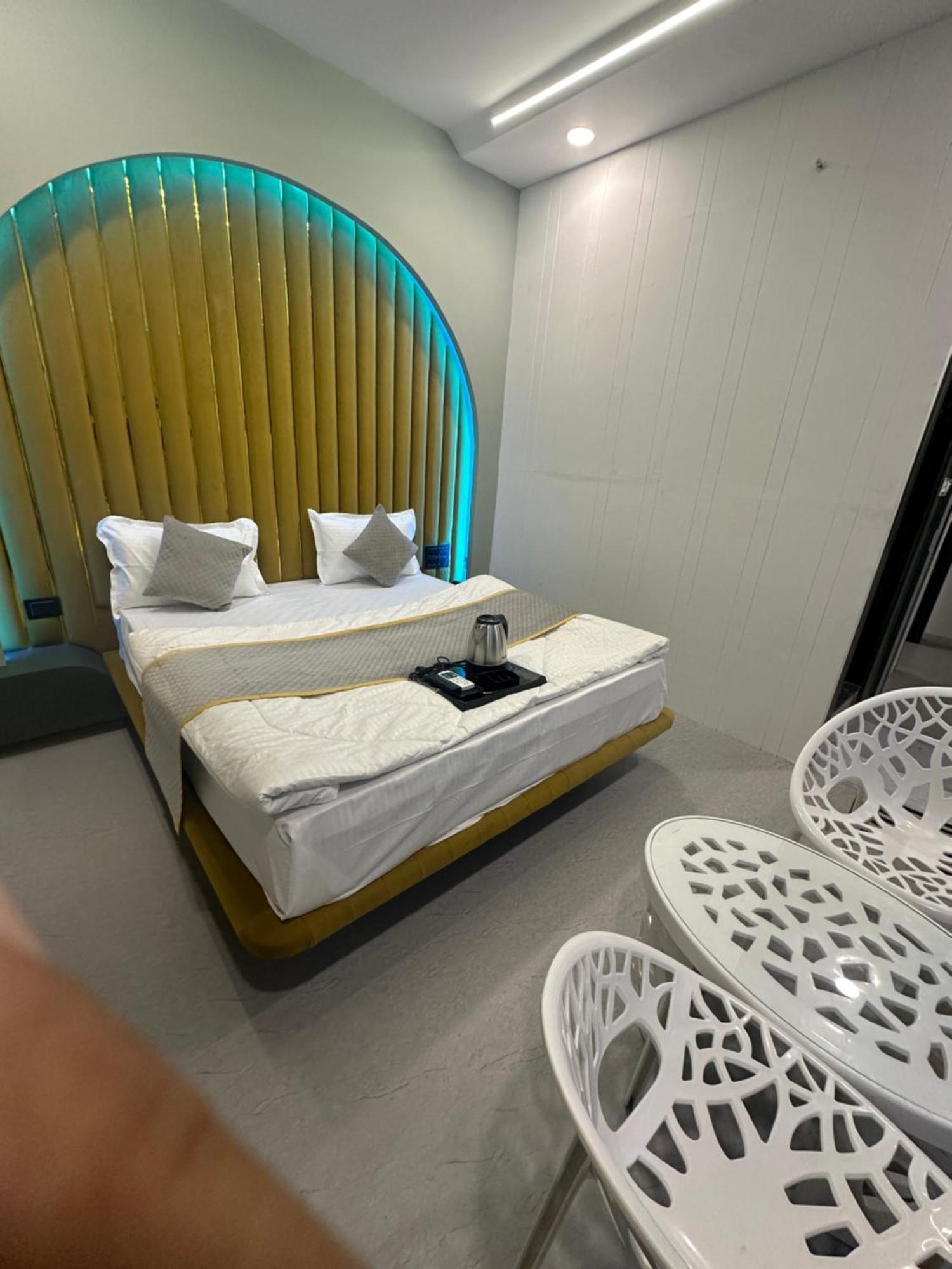 Hotel Victoria Prime Сурат Екстер'єр фото