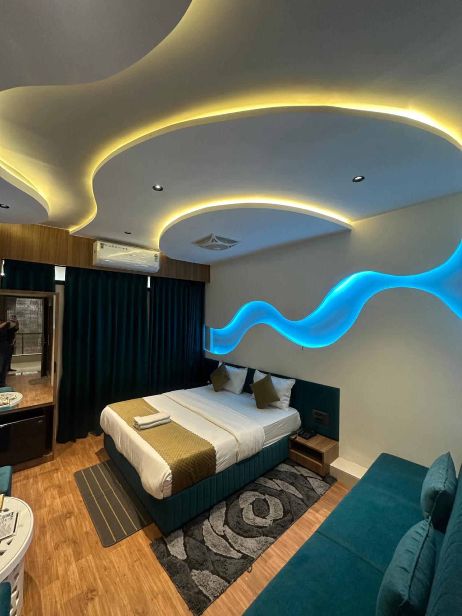 Hotel Victoria Prime Сурат Екстер'єр фото