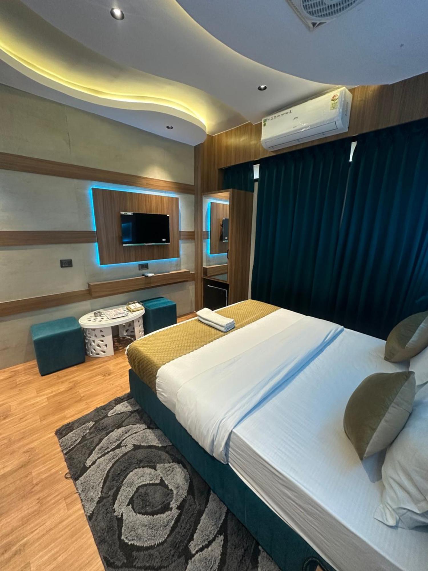 Hotel Victoria Prime Сурат Екстер'єр фото