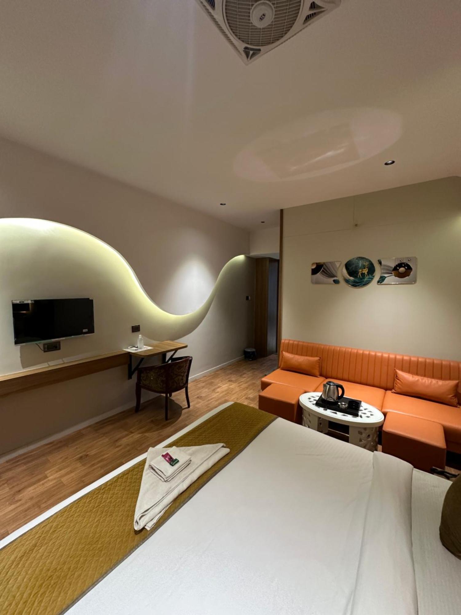 Hotel Victoria Prime Сурат Екстер'єр фото