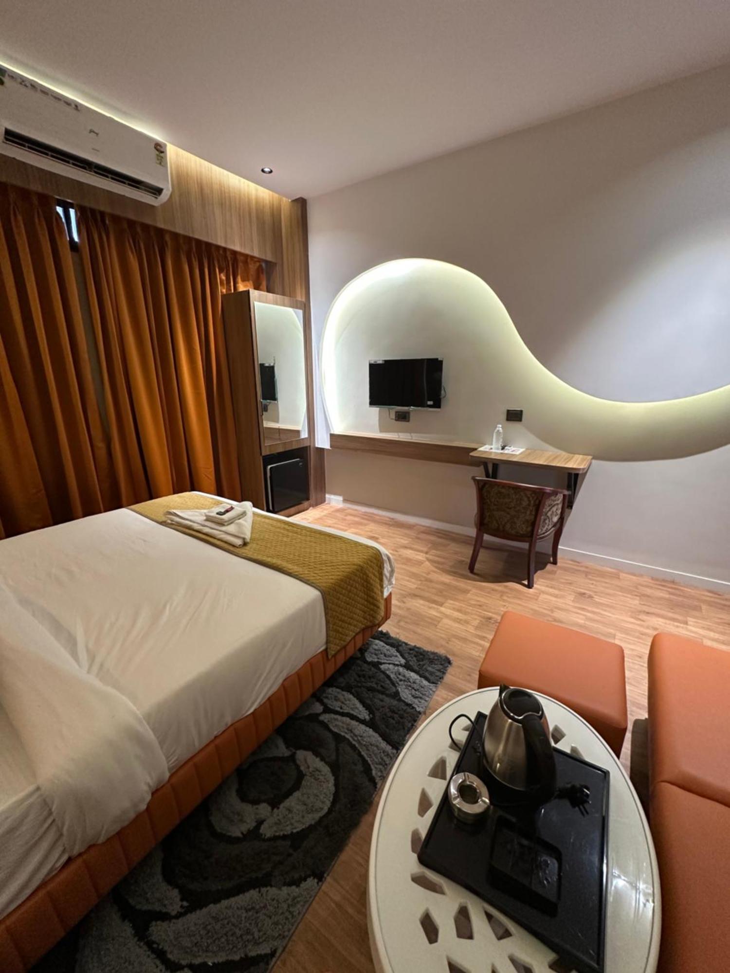 Hotel Victoria Prime Сурат Екстер'єр фото