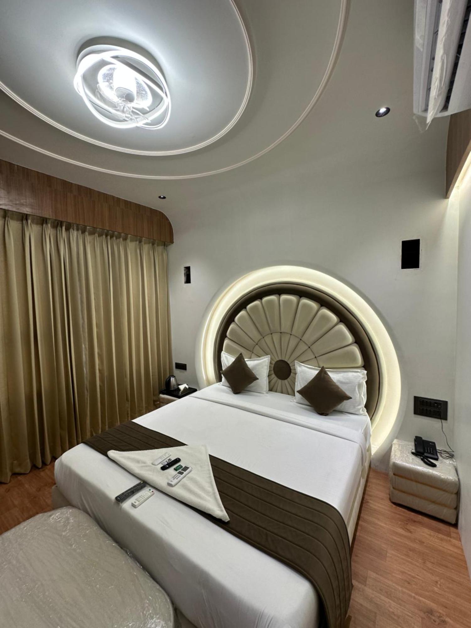 Hotel Victoria Prime Сурат Екстер'єр фото